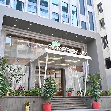 Pam Premium Hotel Vadodara Exterior photo