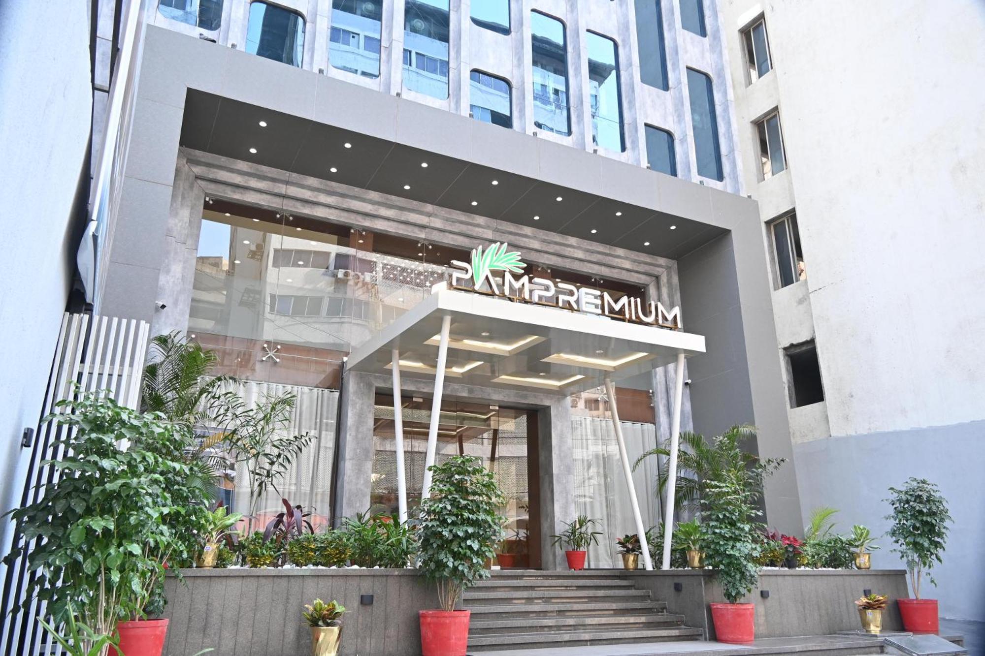 Pam Premium Hotel Vadodara Exterior photo